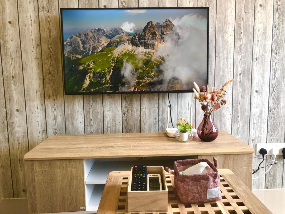 Tropicana 218 Macalister Netflix Unit By Blue Sky Holidays George Town Eksteriør bilde