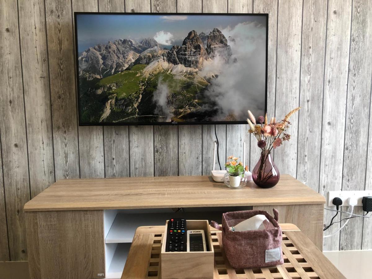 Tropicana 218 Macalister Netflix Unit By Blue Sky Holidays George Town Eksteriør bilde